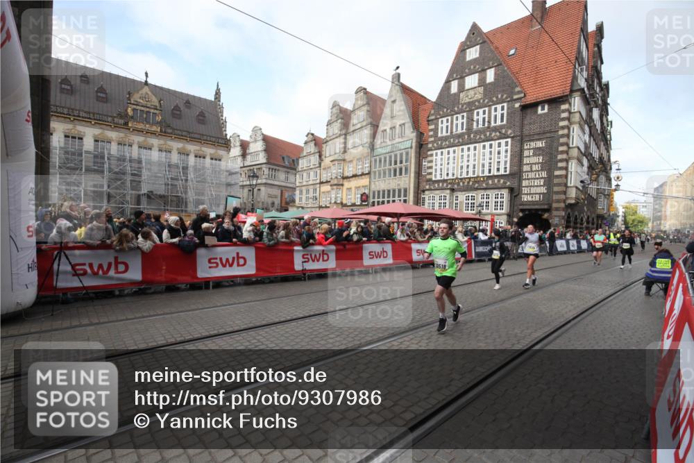 05.10.2025 - 20. swb-Marathon Bremen Yannick Fuchs http://msf.ph/oto/9307986 05.10.2025 11:00:45 Ziel 9272, 9858, 10518, 10872, 10901, 11034 meine-sportfotos.de