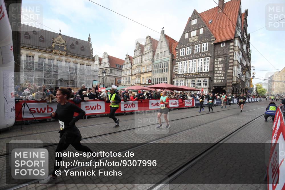05.10.2025 - 20. swb-Marathon Bremen Yannick Fuchs http://msf.ph/oto/9307996 05.10.2025 11:00:49 Ziel 9327, 9389, 9827, 9858, 10182, 10571, 10690, 10872, 10901 meine-sportfotos.de