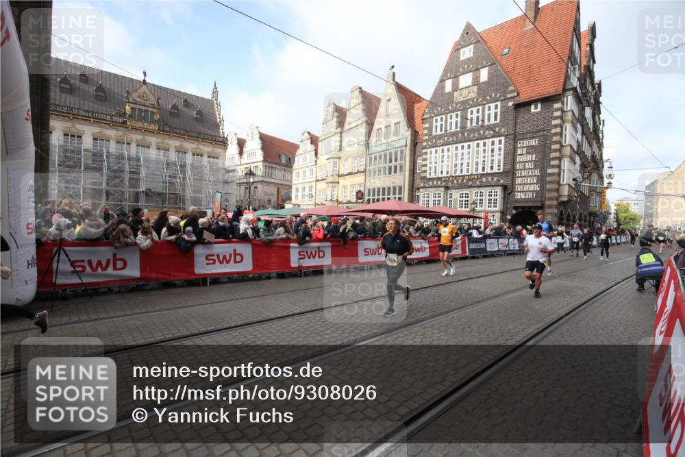 05.10.2025 - 20. swb-Marathon Bremen Yannick Fuchs http://msf.ph/oto/9308026 05.10.2025 11:01:08 Ziel 9305, 9954, 10477, 10630, 11053, 11719 meine-sportfotos.de