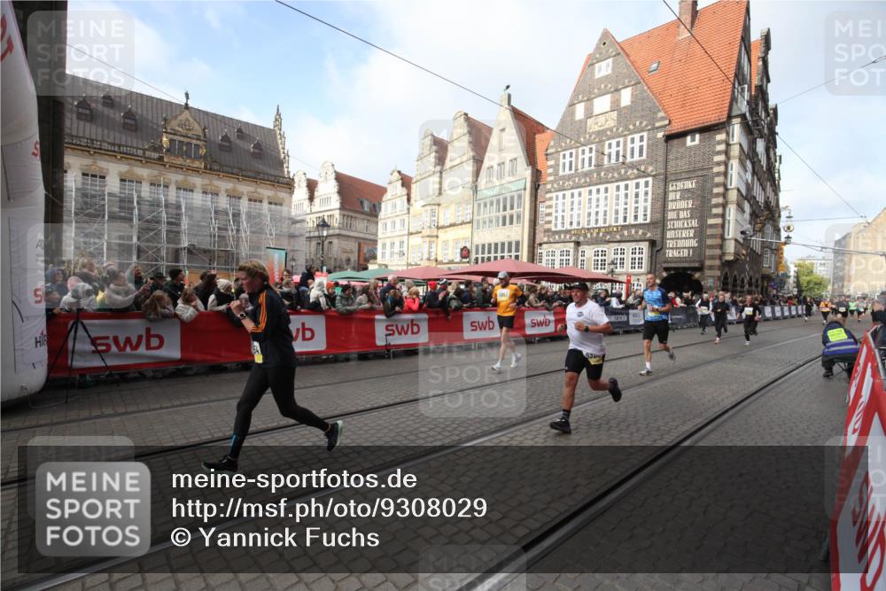 05.10.2025 - 20. swb-Marathon Bremen Yannick Fuchs http://msf.ph/oto/9308029 05.10.2025 11:01:09 Ziel 9305, 9443, 9880, 9954, 10477, 10630, 11053, 11524, 11719 meine-sportfotos.de