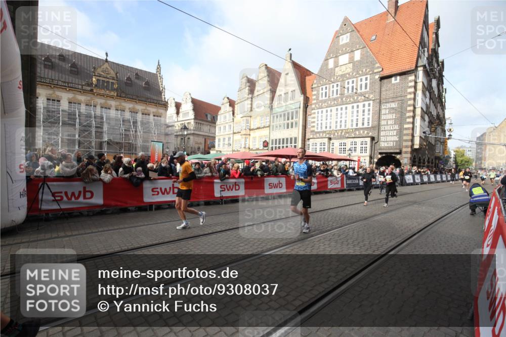 05.10.2025 - 20. swb-Marathon Bremen Yannick Fuchs http://msf.ph/oto/9308037 05.10.2025 11:01:10 Ziel 9305, 9443, 9880, 10477, 10630, 11053, 11524, 11719 meine-sportfotos.de