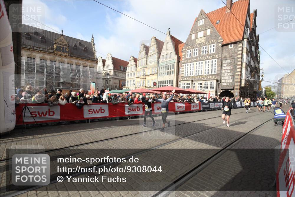 05.10.2025 - 20. swb-Marathon Bremen Yannick Fuchs http://msf.ph/oto/9308044 05.10.2025 11:01:13 Ziel 9182, 9443, 9880, 10477, 10914, 11337, 11338, 11524, 11719 meine-sportfotos.de
