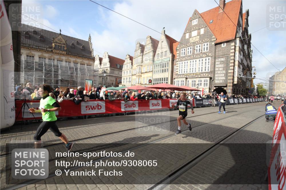 05.10.2025 - 20. swb-Marathon Bremen Yannick Fuchs http://msf.ph/oto/9308065 05.10.2025 11:01:22 Ziel 9925, 10762, 11680, 11688 meine-sportfotos.de