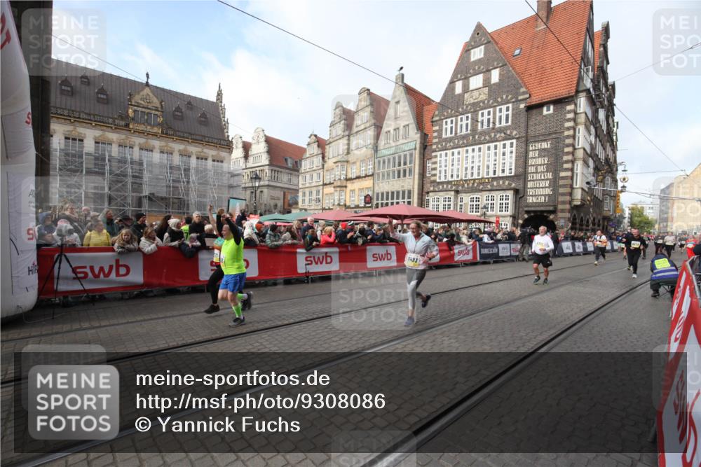 05.10.2025 - 20. swb-Marathon Bremen Yannick Fuchs http://msf.ph/oto/9308086 05.10.2025 11:01:37 Ziel 7908, 9278, 9322, 9371, 10030, 10056, 10157, 10324, 10336, 11223, 11493 meine-sportfotos.de