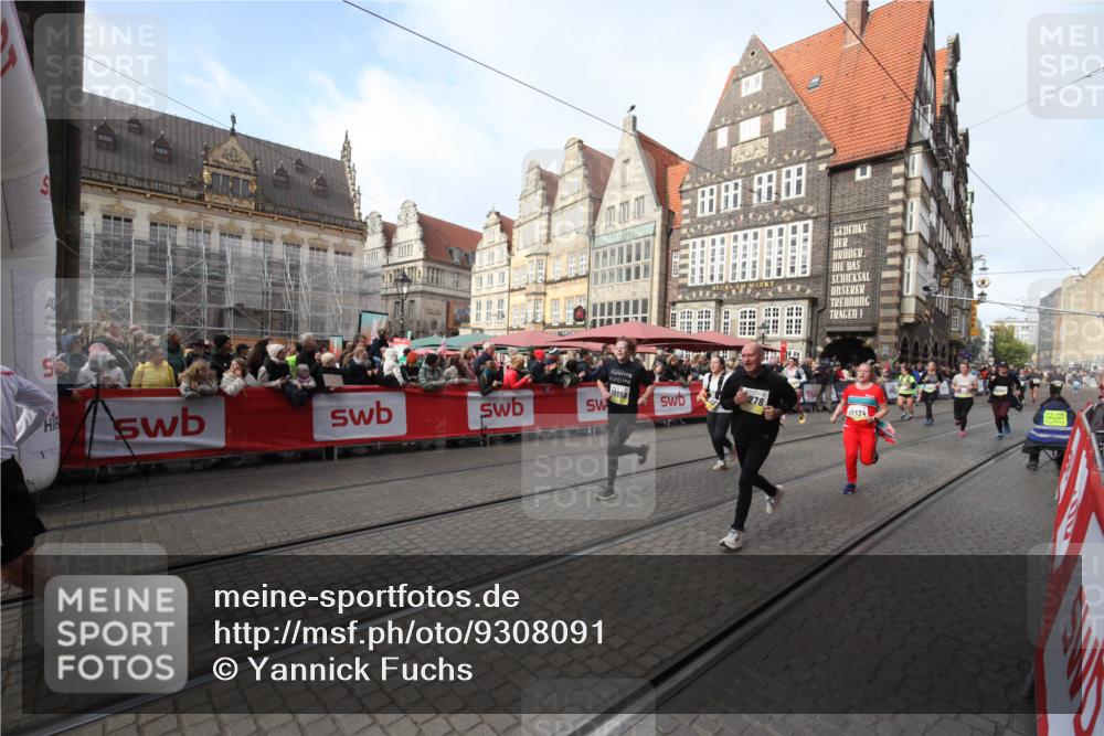 05.10.2025 - 20. swb-Marathon Bremen Yannick Fuchs http://msf.ph/oto/9308091 05.10.2025 11:01:41 Ziel 9278, 9432, 10026, 10030, 10056, 10324, 10562, 11223, 11463, 11732, 11733 meine-sportfotos.de