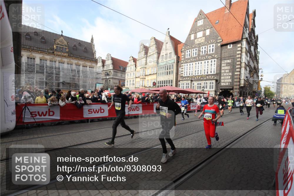 05.10.2025 - 20. swb-Marathon Bremen Yannick Fuchs http://msf.ph/oto/9308093 05.10.2025 11:01:41 Ziel 9278, 9432, 10026, 10030, 10056, 10324, 10562, 11223, 11463, 11732, 11733 meine-sportfotos.de