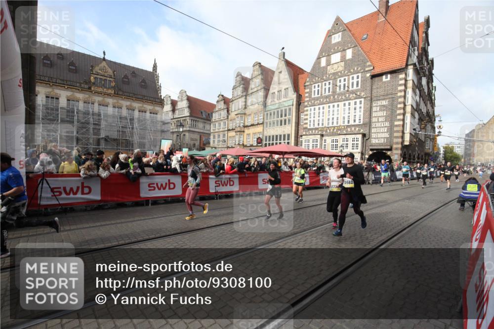 05.10.2025 - 20. swb-Marathon Bremen Yannick Fuchs http://msf.ph/oto/9308100 05.10.2025 11:01:43 Ziel 9269, 9432, 9782, 10026, 10030, 10562, 11223, 11463, 11732, 11733 meine-sportfotos.de