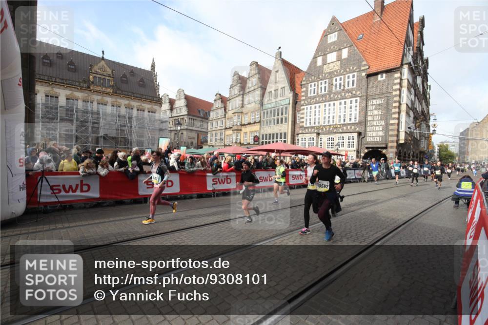 05.10.2025 - 20. swb-Marathon Bremen Yannick Fuchs http://msf.ph/oto/9308101 05.10.2025 11:01:44 Ziel 9269, 9294, 9432, 9782, 10026, 10370, 10562, 11463, 11732, 11733 meine-sportfotos.de