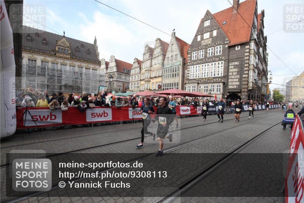 05.10.2025 - 20. swb-Marathon Bremen Yannick Fuchs http://msf.ph/oto/9308113 05.10.2025 11:01:48 Ziel 9189, 9269, 9294, 9782, 10004, 10370, 10903, 10904 meine-sportfotos.de