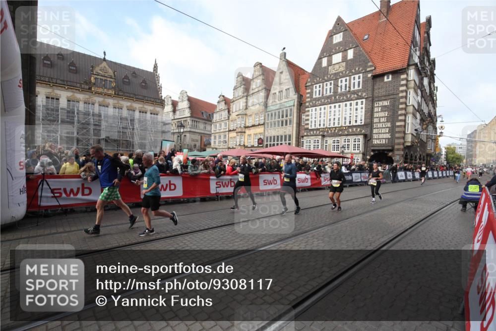 05.10.2025 - 20. swb-Marathon Bremen Yannick Fuchs http://msf.ph/oto/9308117 05.10.2025 11:01:50 Ziel 9189, 9294, 10004, 10370, 10903, 10904 meine-sportfotos.de