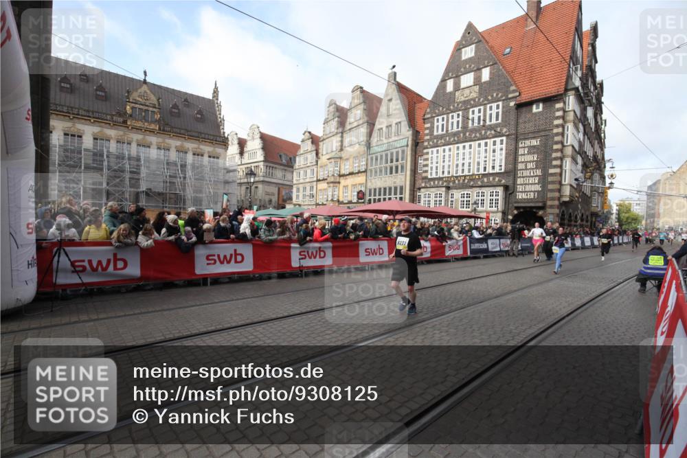 05.10.2025 - 20. swb-Marathon Bremen Yannick Fuchs http://msf.ph/oto/9308125 05.10.2025 11:01:55 Ziel 9237, 9365, 9655, 10558, 11647 meine-sportfotos.de