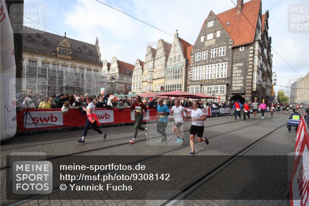 05.10.2025 - 20. swb-Marathon Bremen Yannick Fuchs http://msf.ph/oto/9308142 05.10.2025 11:02:08 Ziel 9324, 9426, 9536, 9686, 10301, 10855, 10879, 10887, 11014, 11459 meine-sportfotos.de
