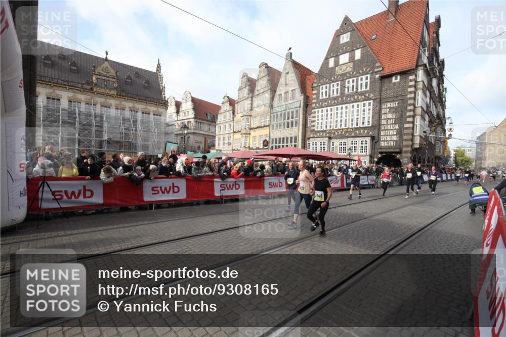05.10.2025 - 20. swb-Marathon Bremen Yannick Fuchs http://msf.ph/oto/9308165 05.10.2025 11:02:25 Ziel 9748, 10093, 10194, 10821, 10829, 10982, 10983, 11386 meine-sportfotos.de