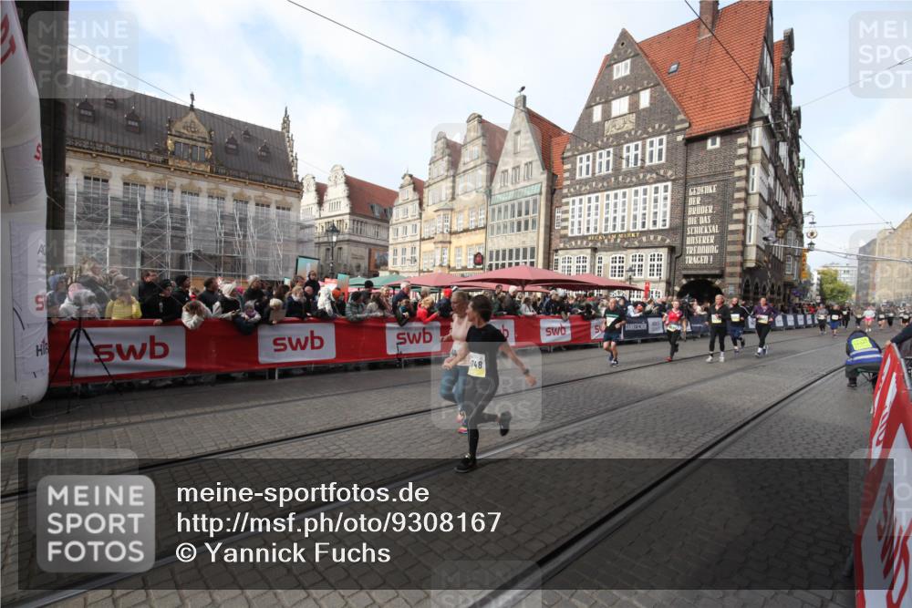 05.10.2025 - 20. swb-Marathon Bremen Yannick Fuchs http://msf.ph/oto/9308167 05.10.2025 11:02:25 Ziel 9748, 10093, 10194, 10821, 10829, 10982, 10983, 11386 meine-sportfotos.de