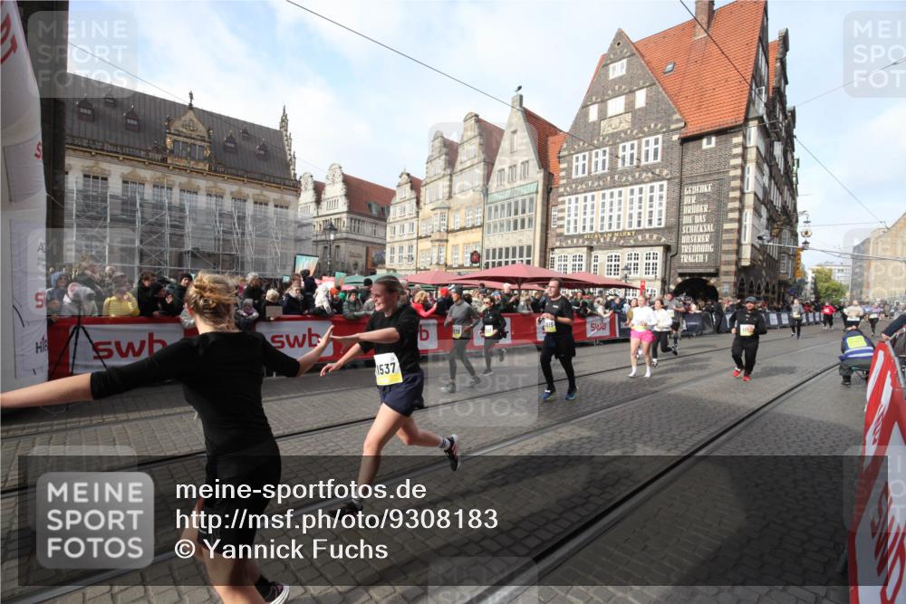 05.10.2025 - 20. swb-Marathon Bremen Yannick Fuchs http://msf.ph/oto/9308183 05.10.2025 11:02:35 Ziel 9468, 9647, 9707, 9802, 9839, 10033, 10595, 10598, 10615, 11110, 11160, 11537, 11538, 11711 meine-sportfotos.de