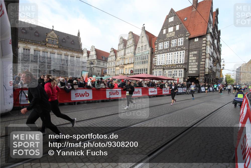05.10.2025 - 20. swb-Marathon Bremen Yannick Fuchs http://msf.ph/oto/9308200 05.10.2025 11:02:45 Ziel 9841, 10510, 10530, 10825, 10826, 11024 meine-sportfotos.de