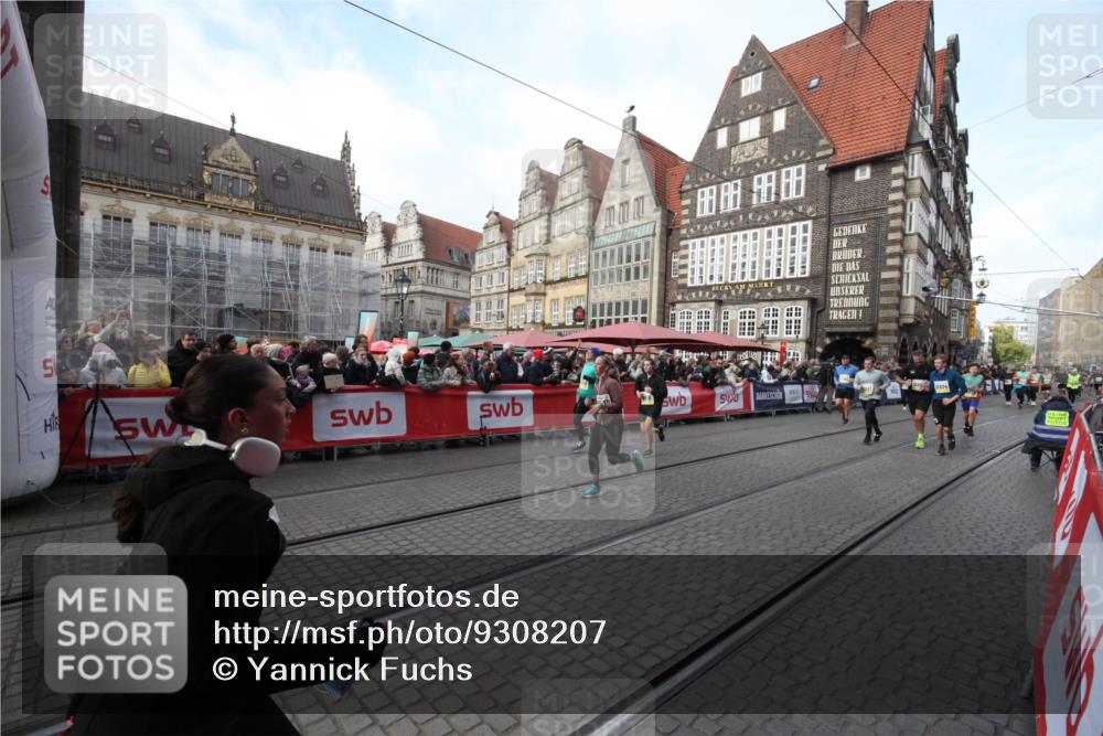05.10.2025 - 20. swb-Marathon Bremen Yannick Fuchs http://msf.ph/oto/9308207 05.10.2025 11:02:50 Ziel 9331, 9360, 9516, 10129, 10530, 10734, 10803, 10804, 10940, 11193 meine-sportfotos.de