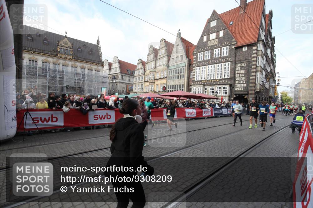 05.10.2025 - 20. swb-Marathon Bremen Yannick Fuchs http://msf.ph/oto/9308209 05.10.2025 11:02:50 Ziel 9331, 9360, 9516, 10129, 10530, 10734, 10803, 10804, 10940, 11193 meine-sportfotos.de