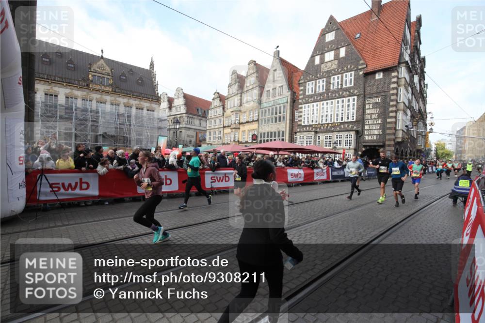 05.10.2025 - 20. swb-Marathon Bremen Yannick Fuchs http://msf.ph/oto/9308211 05.10.2025 11:02:51 Ziel 9331, 9360, 9516, 10129, 10530, 10734, 10803, 10804, 10940, 11193, 11576 meine-sportfotos.de