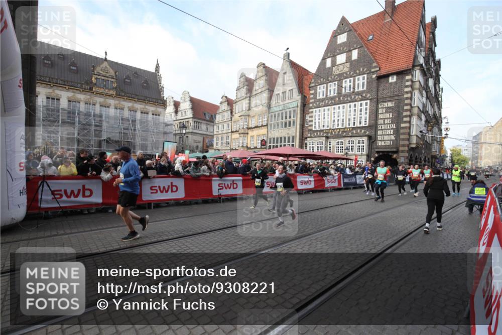 05.10.2025 - 20. swb-Marathon Bremen Yannick Fuchs http://msf.ph/oto/9308221 05.10.2025 11:02:55 Ziel 9846, 10167, 10207, 10656, 10734, 10940, 11087, 11193, 11504, 11576, 11667, 11668 meine-sportfotos.de