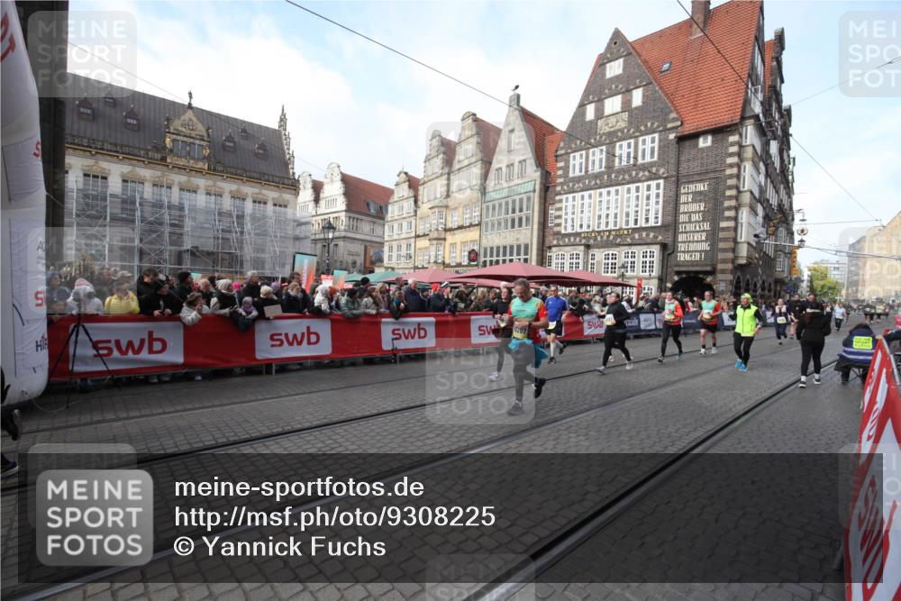 05.10.2025 - 20. swb-Marathon Bremen Yannick Fuchs http://msf.ph/oto/9308225 05.10.2025 11:02:57 Ziel 9644, 9846, 10167, 10207, 10656, 11087, 11312, 11504, 11576, 11667, 11668 meine-sportfotos.de