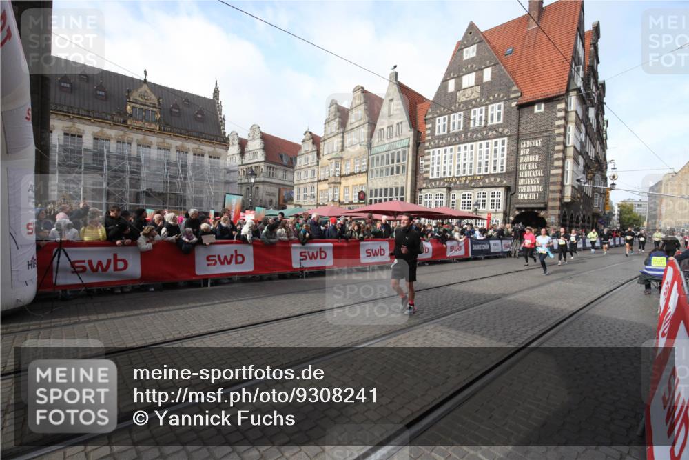 05.10.2025 - 20. swb-Marathon Bremen Yannick Fuchs http://msf.ph/oto/9308241 05.10.2025 11:03:02 Ziel 9644, 9893, 10777, 10876, 11312, 11735 meine-sportfotos.de