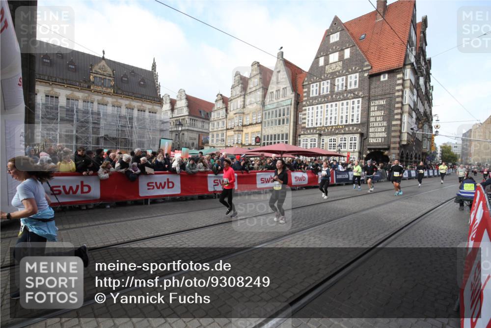 05.10.2025 - 20. swb-Marathon Bremen Yannick Fuchs http://msf.ph/oto/9308249 05.10.2025 11:03:06 Ziel 9229, 9661, 9662, 9893, 10777, 10876, 11376 meine-sportfotos.de