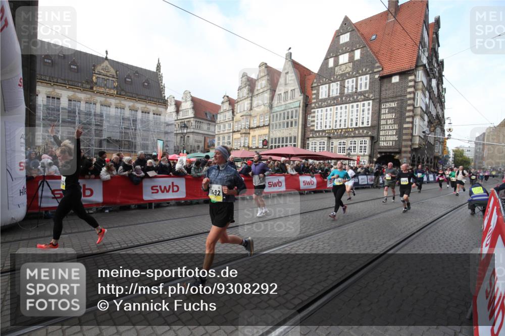 05.10.2025 - 20. swb-Marathon Bremen Yannick Fuchs http://msf.ph/oto/9308292 05.10.2025 11:03:28 Ziel 7776, 9224, 9225, 9308, 10446, 10963, 10995, 11103, 11124, 11150, 11236, 11502 meine-sportfotos.de