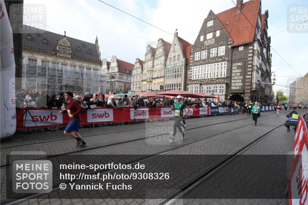 05.10.2025 - 20. swb-Marathon Bremen Yannick Fuchs http://msf.ph/oto/9308326 05.10.2025 11:03:46 Ziel 9315, 10297, 10478, 10603, 10604, 10711, 10713, 11589 meine-sportfotos.de