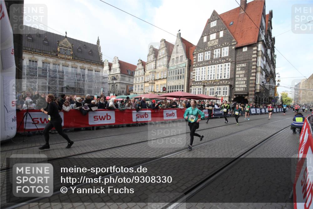 05.10.2025 - 20. swb-Marathon Bremen Yannick Fuchs http://msf.ph/oto/9308330 05.10.2025 11:03:48 Ziel 9315, 10238, 10297, 10603, 10604, 11306, 11589 meine-sportfotos.de