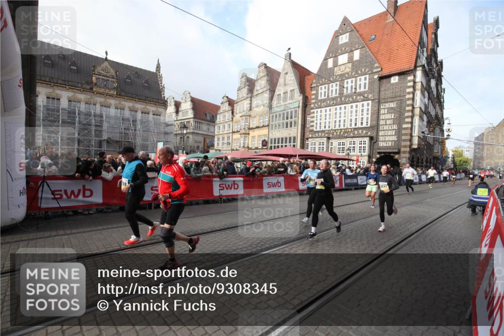 05.10.2025 - 20. swb-Marathon Bremen Yannick Fuchs http://msf.ph/oto/9308345 05.10.2025 11:03:58 Ziel 7788, 9241, 9379, 9571, 10106, 10265, 10271, 11272 meine-sportfotos.de