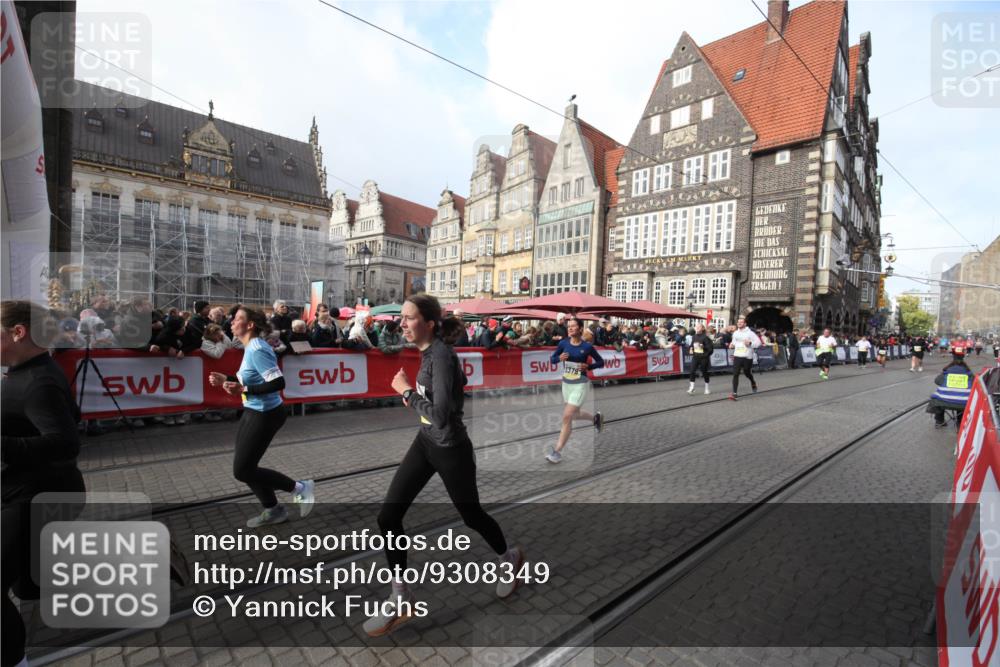 05.10.2025 - 20. swb-Marathon Bremen Yannick Fuchs http://msf.ph/oto/9308349 05.10.2025 11:04:00 Ziel 9241, 9379, 9571, 10106, 10265, 10271, 11183, 11609 meine-sportfotos.de