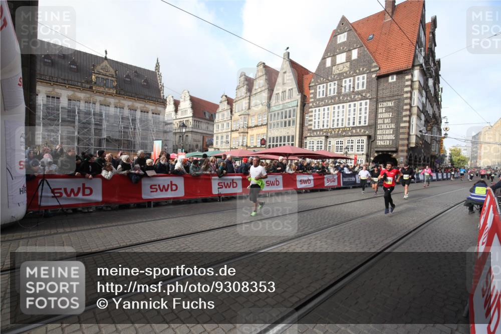 05.10.2025 - 20. swb-Marathon Bremen Yannick Fuchs http://msf.ph/oto/9308353 05.10.2025 11:04:04 Ziel 9398, 10205, 10551, 11183, 11609 meine-sportfotos.de
