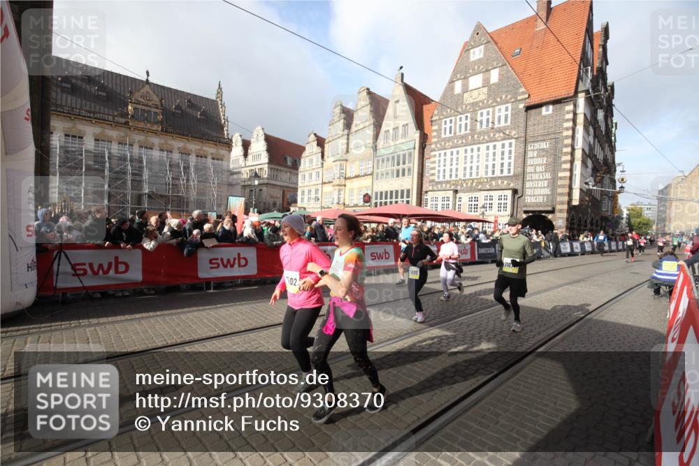 05.10.2025 - 20. swb-Marathon Bremen Yannick Fuchs http://msf.ph/oto/9308370 05.10.2025 11:04:16 Ziel 7789, 10098, 10853, 11001, 11077, 11102, 11685 meine-sportfotos.de