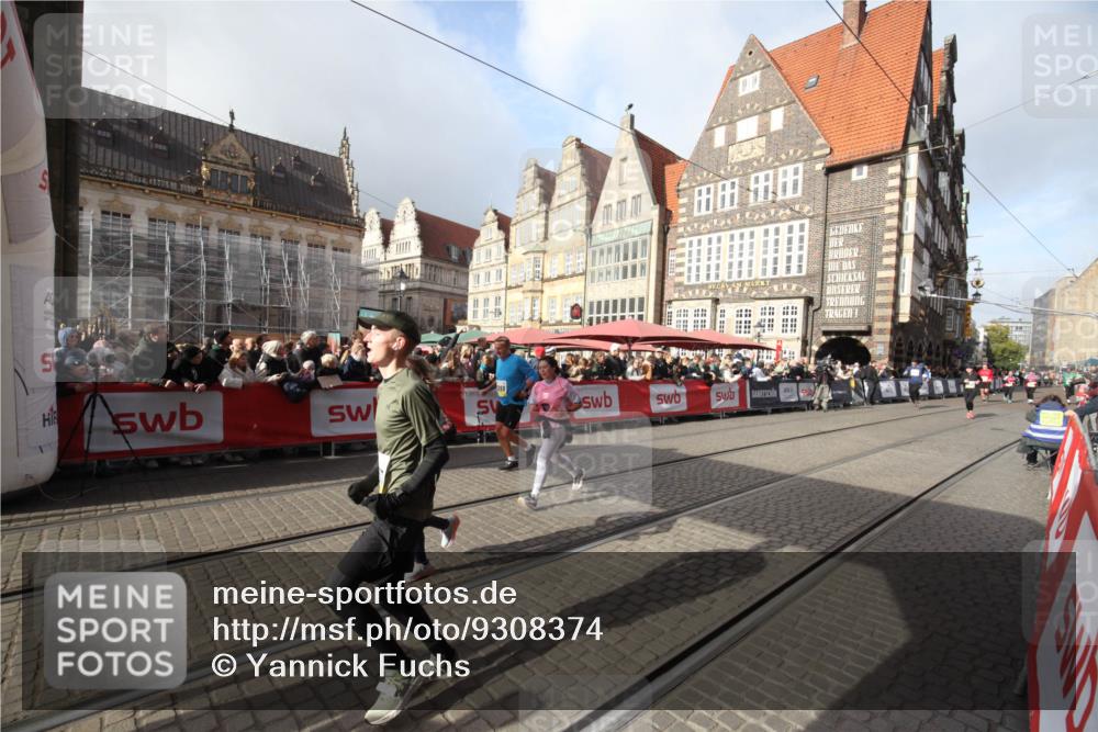 05.10.2025 - 20. swb-Marathon Bremen Yannick Fuchs http://msf.ph/oto/9308374 05.10.2025 11:04:17 Ziel 9448, 10098, 10853, 11001, 11077, 11102, 11685 meine-sportfotos.de