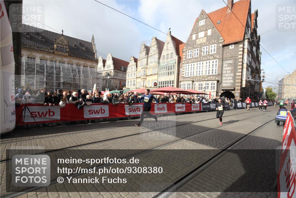 05.10.2025 - 20. swb-Marathon Bremen Yannick Fuchs http://msf.ph/oto/9308380 05.10.2025 11:04:20 Ziel 9448, 9537 meine-sportfotos.de