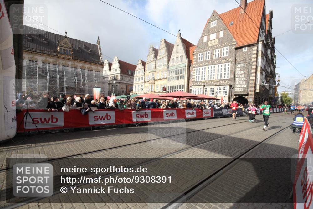 05.10.2025 - 20. swb-Marathon Bremen Yannick Fuchs http://msf.ph/oto/9308391 05.10.2025 11:04:23 Ziel 9448, 9537, 9684, 10678, 11200 meine-sportfotos.de