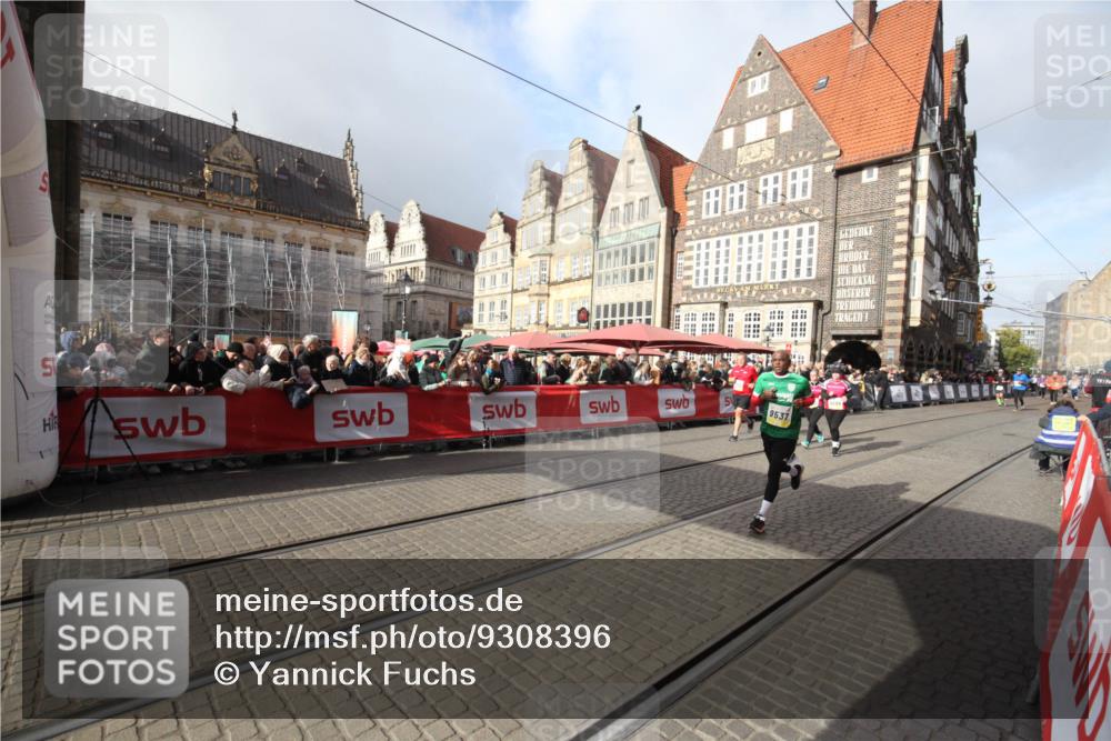 05.10.2025 - 20. swb-Marathon Bremen Yannick Fuchs http://msf.ph/oto/9308396 05.10.2025 11:04:25 Ziel 9537, 9684, 10678, 11200 meine-sportfotos.de