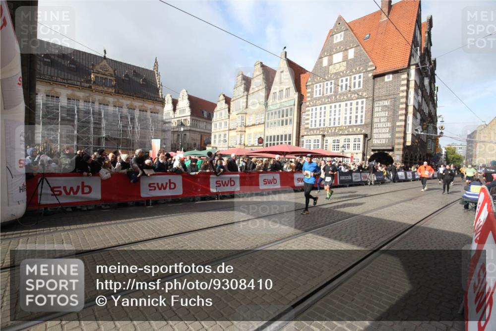 05.10.2025 - 20. swb-Marathon Bremen Yannick Fuchs http://msf.ph/oto/9308410 05.10.2025 11:04:32 Ziel 8111, 9610, 10278, 10439, 10483, 11044 meine-sportfotos.de