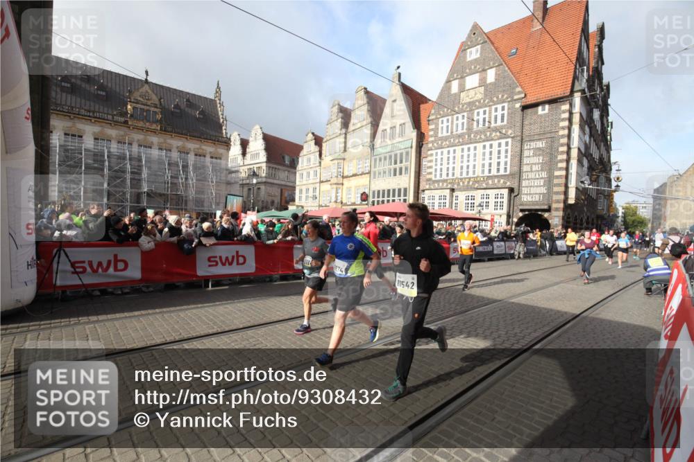 05.10.2025 - 20. swb-Marathon Bremen Yannick Fuchs http://msf.ph/oto/9308432 05.10.2025 11:04:41 Ziel 9750, 9915, 10485, 10532, 10674, 10869, 11196, 11542 meine-sportfotos.de