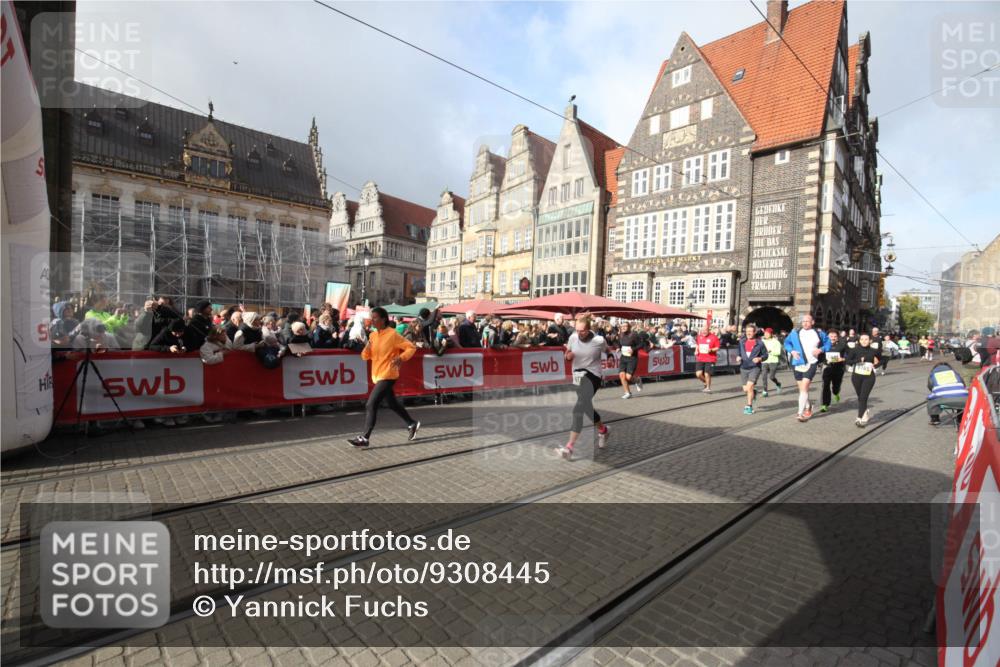 05.10.2025 - 20. swb-Marathon Bremen Yannick Fuchs http://msf.ph/oto/9308445 05.10.2025 11:04:47 Ziel 9532, 9623, 9765, 9771, 9812, 10422, 10451, 10557, 10964, 11035, 11427, 11546 meine-sportfotos.de
