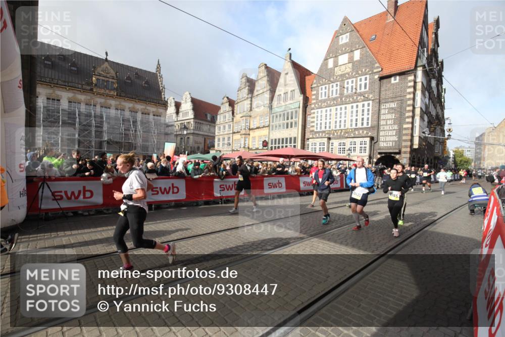 05.10.2025 - 20. swb-Marathon Bremen Yannick Fuchs http://msf.ph/oto/9308447 05.10.2025 11:04:48 Ziel 9532, 9623, 9765, 9771, 9812, 10422, 10451, 10557, 10964, 11035, 11427, 11546, 11615 meine-sportfotos.de