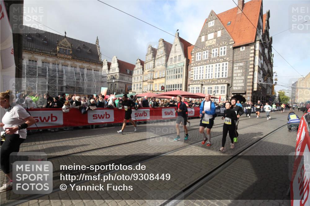 05.10.2025 - 20. swb-Marathon Bremen Yannick Fuchs http://msf.ph/oto/9308449 05.10.2025 11:04:48 Ziel 9532, 9623, 9765, 9771, 9812, 10422, 10451, 10557, 10964, 11035, 11427, 11546, 11615 meine-sportfotos.de