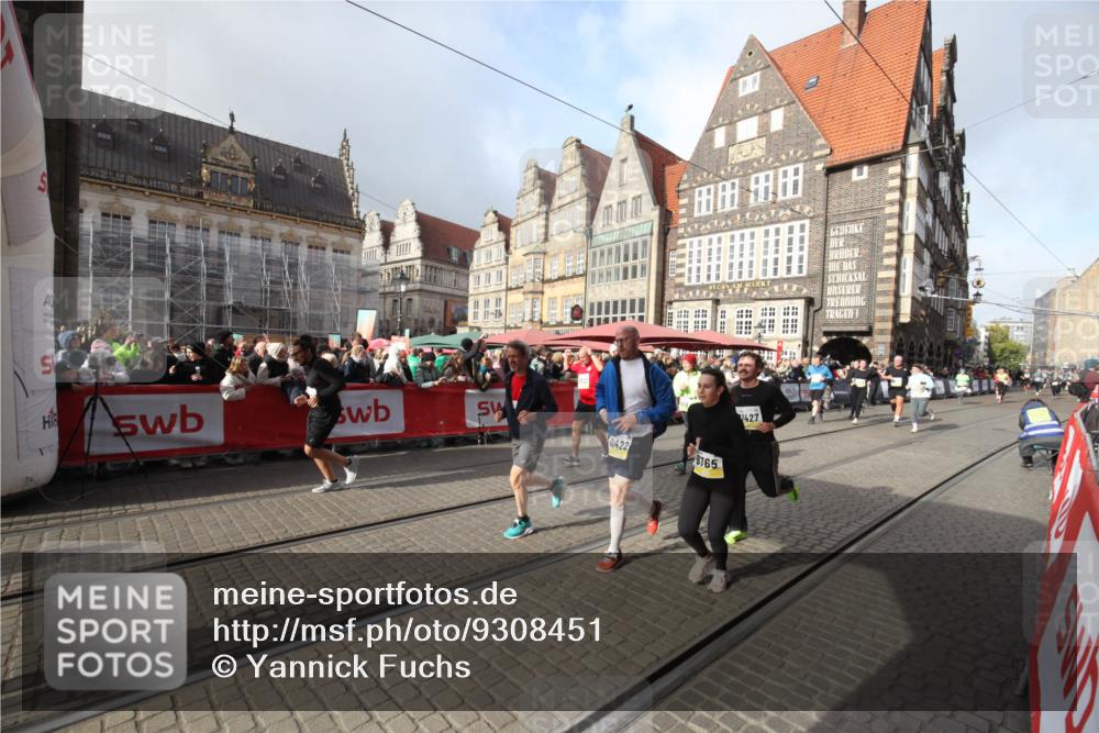 05.10.2025 - 20. swb-Marathon Bremen Yannick Fuchs http://msf.ph/oto/9308451 05.10.2025 11:04:49 Ziel 9532, 9765, 9812, 9927, 10422, 10451, 10557, 10964, 11035, 11427, 11546, 11615 meine-sportfotos.de
