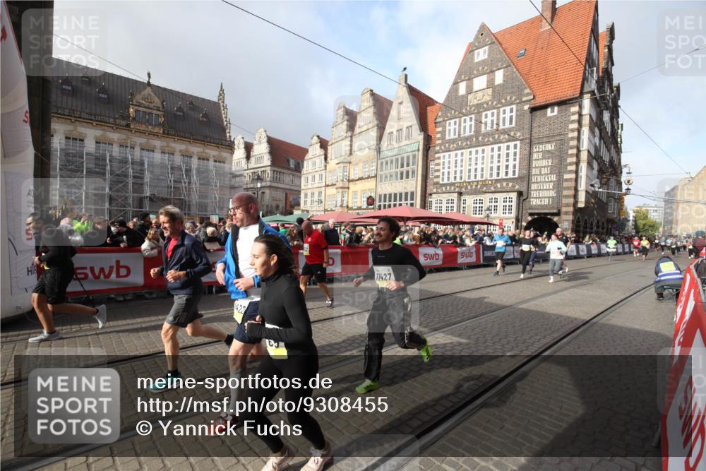 05.10.2025 - 20. swb-Marathon Bremen Yannick Fuchs http://msf.ph/oto/9308455 05.10.2025 11:04:50 Ziel 9532, 9765, 9812, 9927, 10422, 10451, 10557, 10964, 11035, 11427, 11546, 11615 meine-sportfotos.de