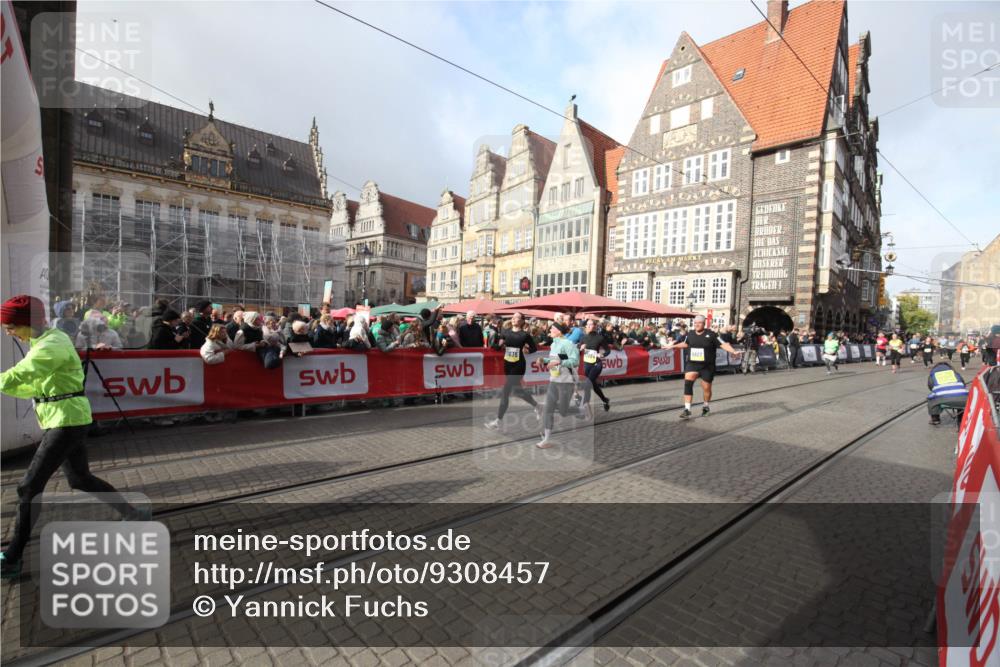 05.10.2025 - 20. swb-Marathon Bremen Yannick Fuchs http://msf.ph/oto/9308457 05.10.2025 11:04:52 Ziel 9812, 9927, 10557, 10964, 11035, 11615 meine-sportfotos.de