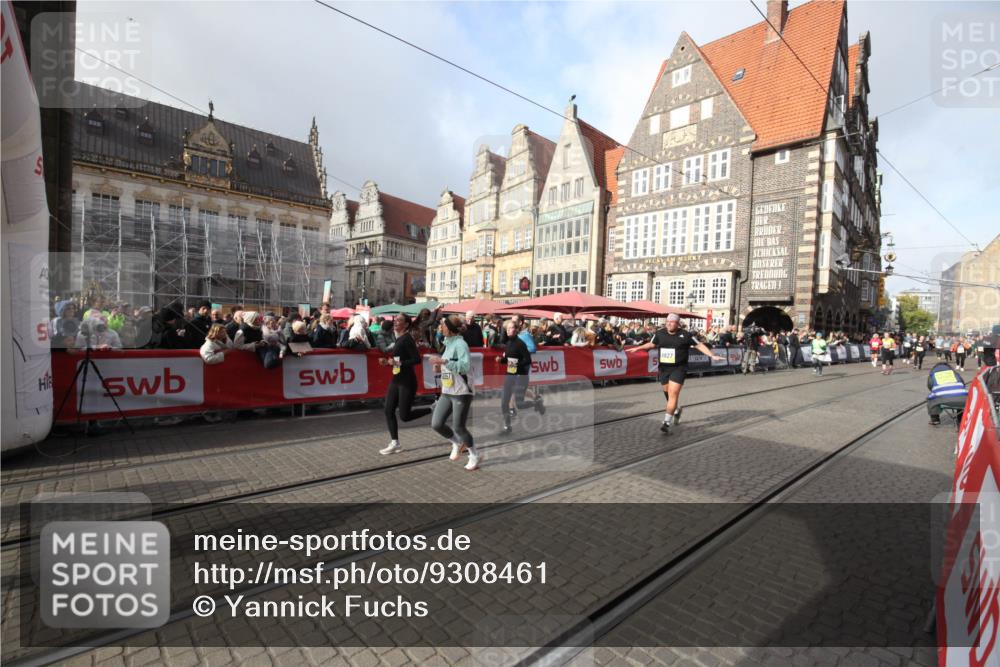 05.10.2025 - 20. swb-Marathon Bremen Yannick Fuchs http://msf.ph/oto/9308461 05.10.2025 11:04:52 Ziel 9812, 9927, 10557, 10964, 11035, 11615 meine-sportfotos.de
