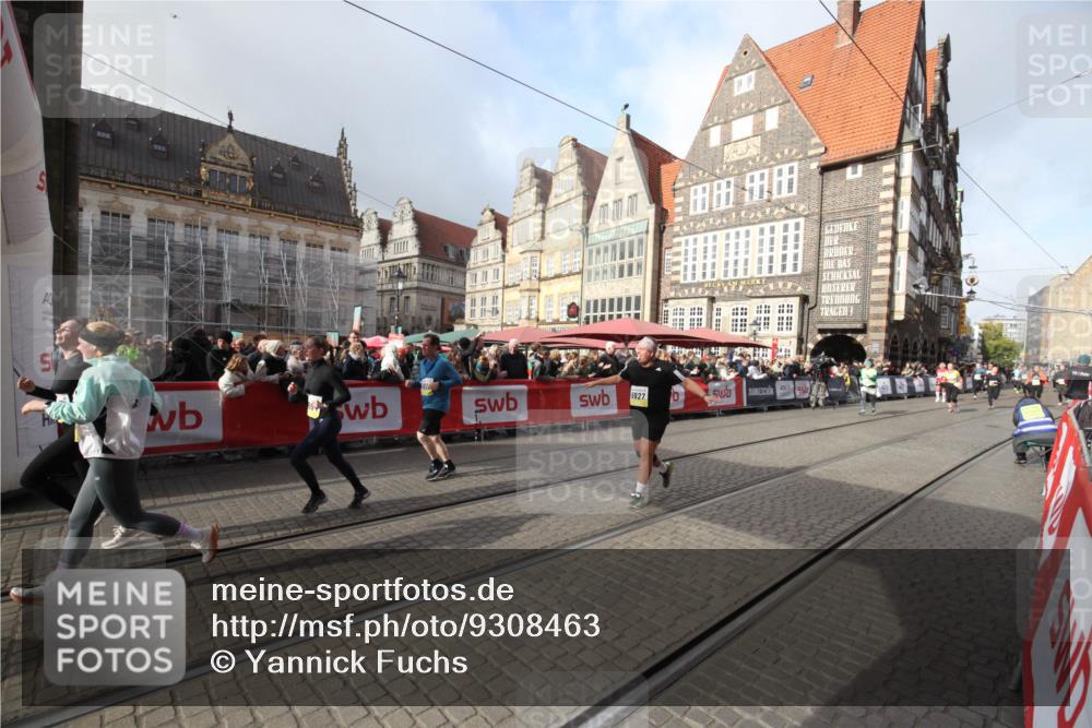 05.10.2025 - 20. swb-Marathon Bremen Yannick Fuchs http://msf.ph/oto/9308463 05.10.2025 11:04:53 Ziel 9866, 9927, 10557, 10964, 11035, 11315, 11615 meine-sportfotos.de