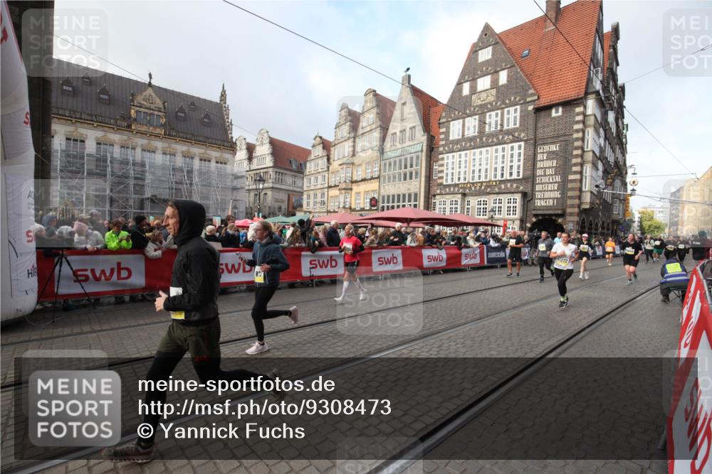 05.10.2025 - 20. swb-Marathon Bremen Yannick Fuchs http://msf.ph/oto/9308473 05.10.2025 11:05:01 Ziel 9220, 9409, 9530, 9813, 10684, 10771, 11090, 11180, 11372, 11478, 11559 meine-sportfotos.de
