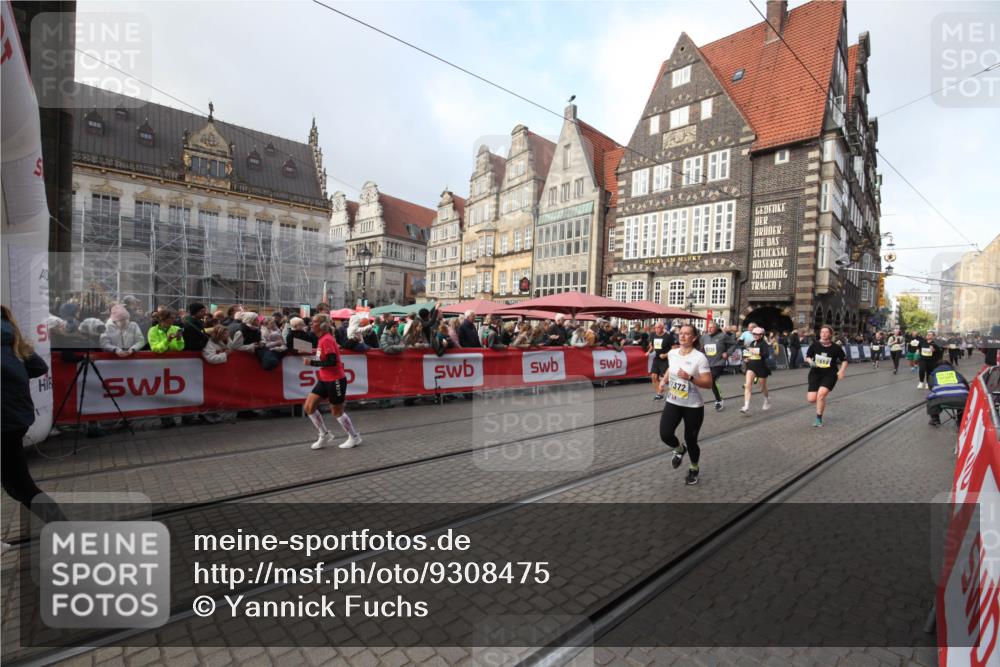 05.10.2025 - 20. swb-Marathon Bremen Yannick Fuchs http://msf.ph/oto/9308475 05.10.2025 11:05:02 Ziel 9220, 9409, 9530, 9660, 9813, 10771, 11090, 11180, 11372, 11478, 11559 meine-sportfotos.de